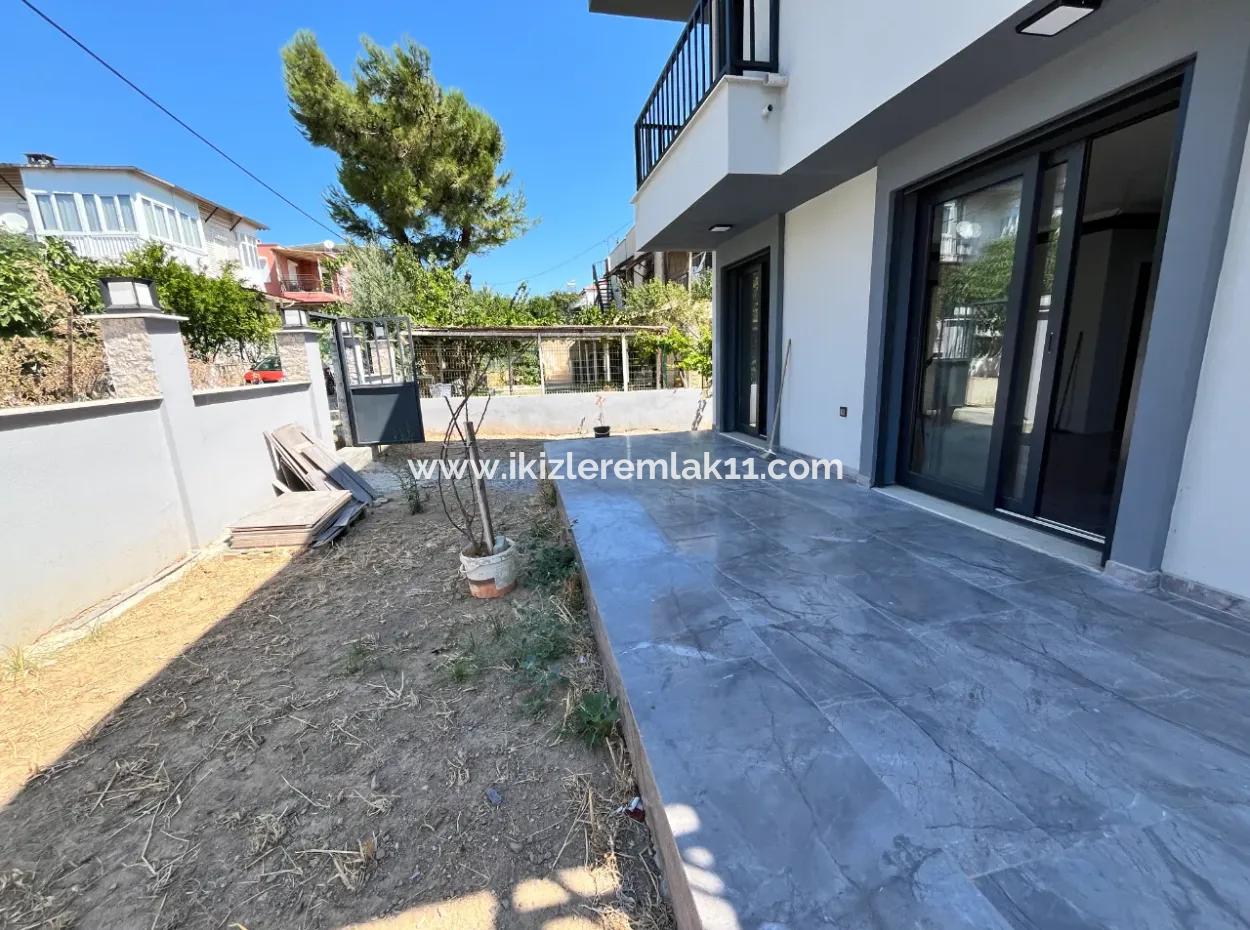 Freistehendes 3 1 Elternhaus In Einem Garten Von 390 M2 Zum Verkauf In Doganbey, Seferihisar