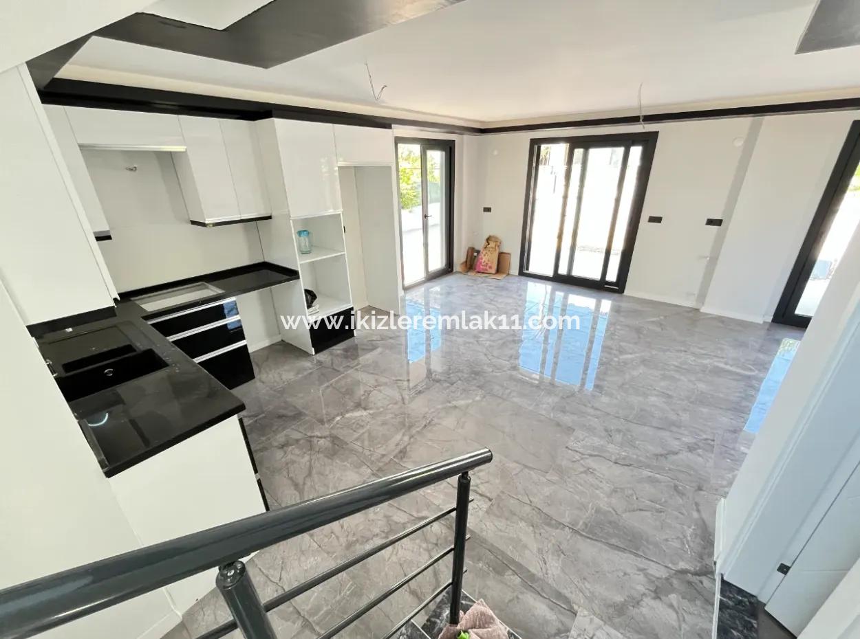 Freistehendes 3 1 Elternhaus In Einem Garten Von 390 M2 Zum Verkauf In Doganbey, Seferihisar