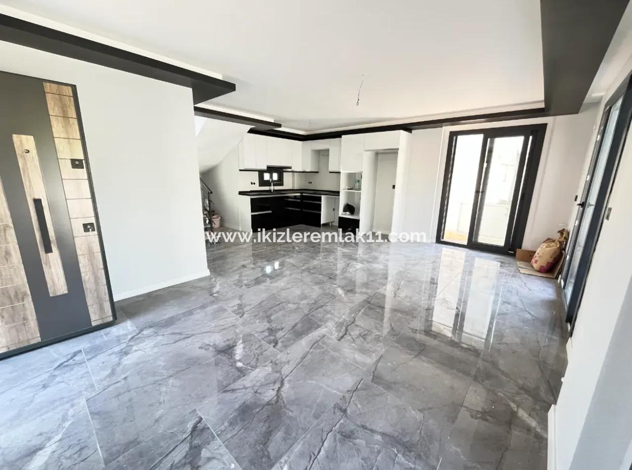 Freistehendes 3 1 Elternhaus In Einem Garten Von 390 M2 Zum Verkauf In Doganbey, Seferihisar