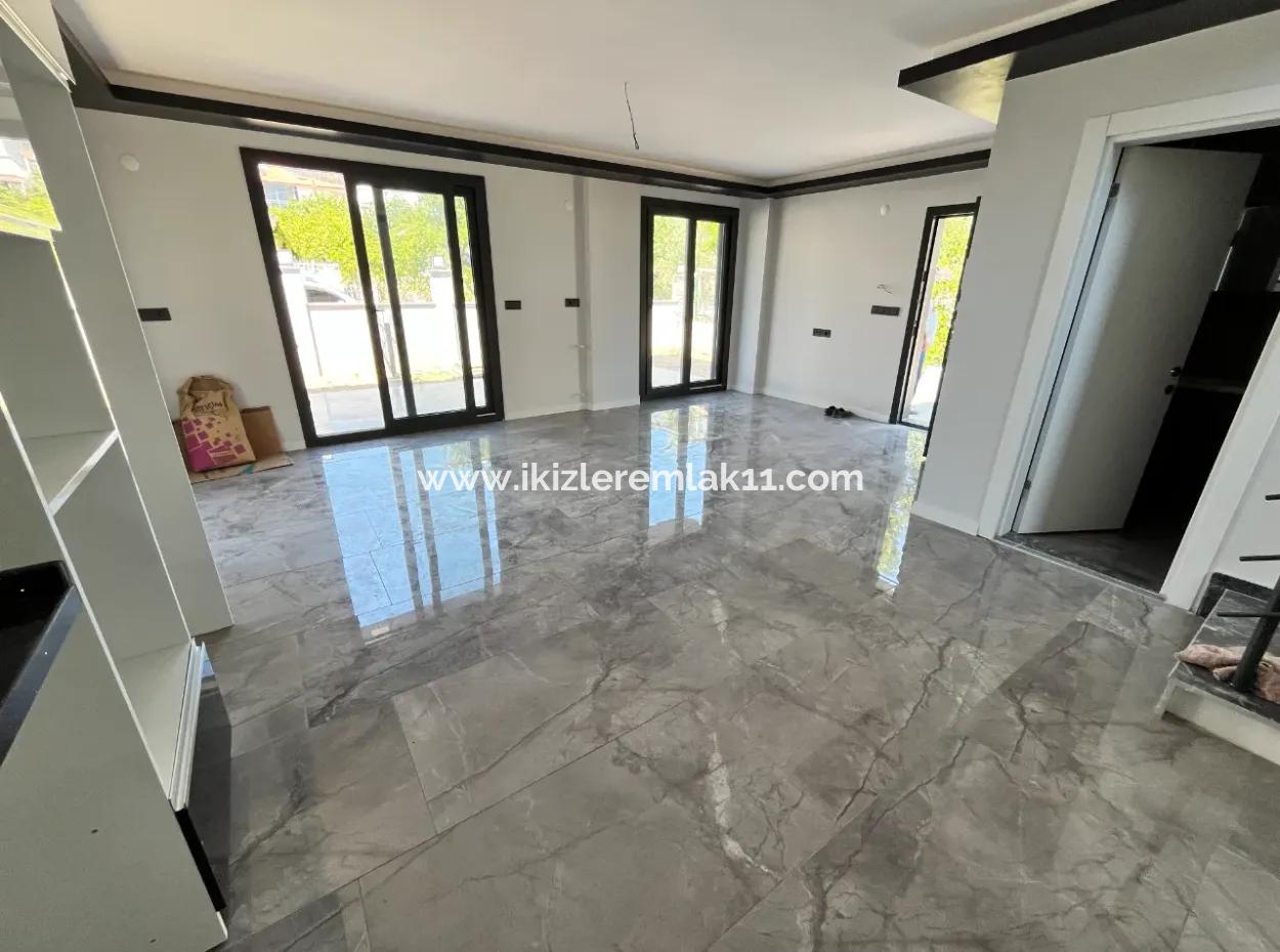 Freistehendes 3 1 Elternhaus In Einem Garten Von 390 M2 Zum Verkauf In Doganbey, Seferihisar