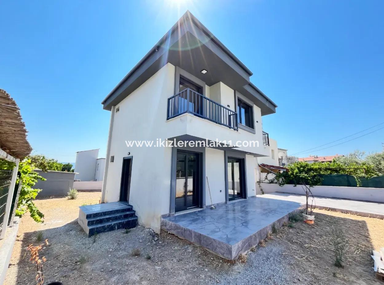 Freistehendes 3 1 Elternhaus In Einem Garten Von 390 M2 Zum Verkauf In Doganbey, Seferihisar