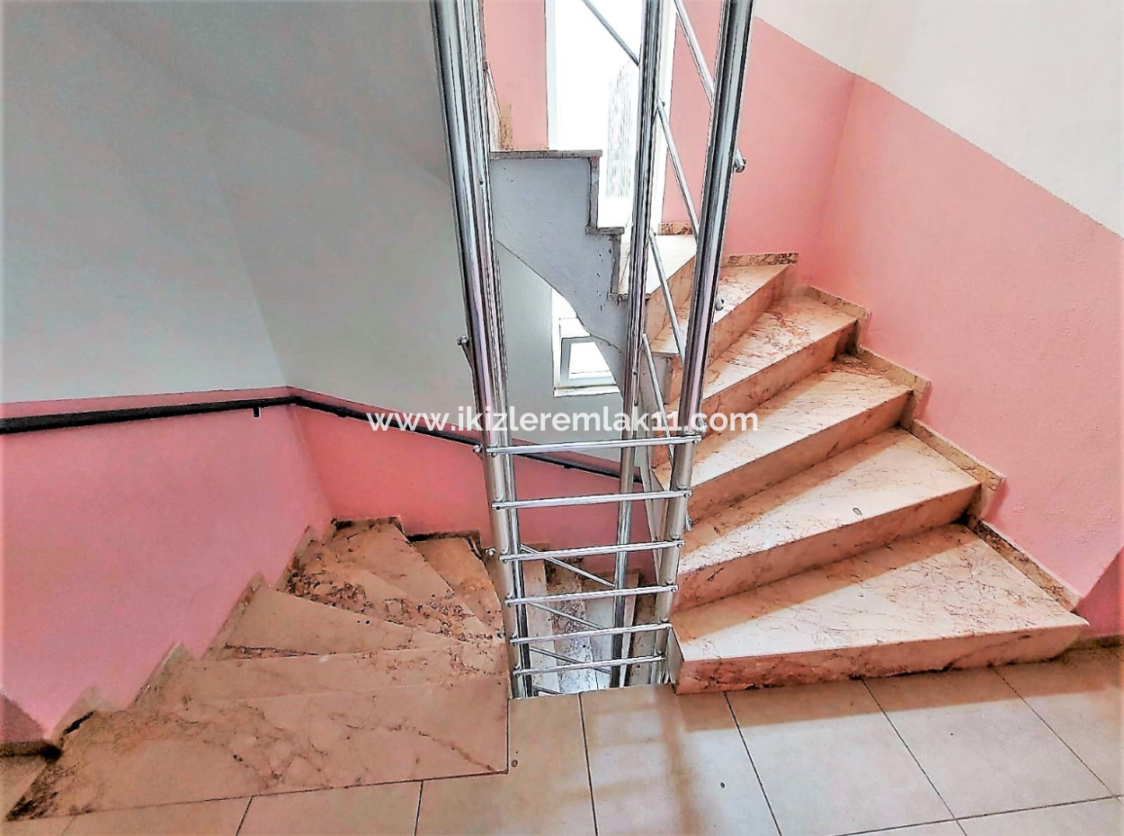 3 1 Zwischengeschosswohnung 110 M² Zu Verkaufen Im Zentrum Von Seferihisar Ürkmez