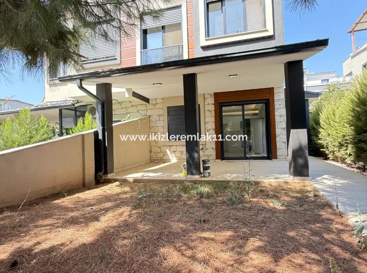 Luxuriöse 3 1 Maisonette-Villa Zum Verkauf Im Zentrum Von Seferihisar Ürkmez