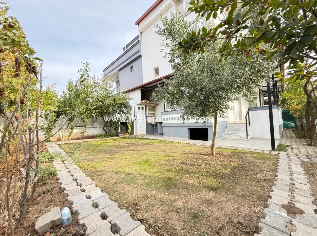 4 1 Villa Mit Großem Garten Zu Verkaufen In Seferihisar Doğanbey Zentrum