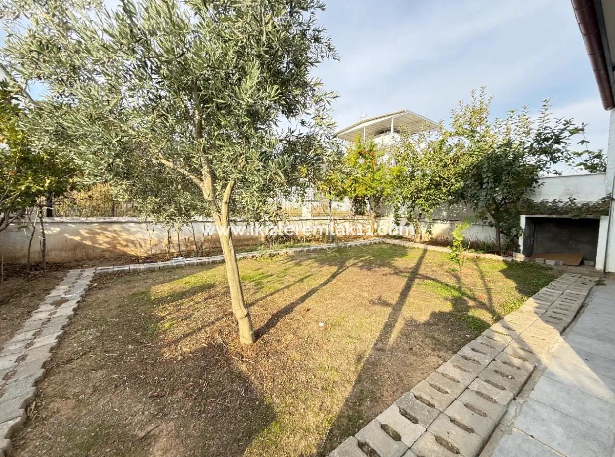 4 1 Villa Mit Großem Garten Zu Verkaufen In Seferihisar Doğanbey Zentrum