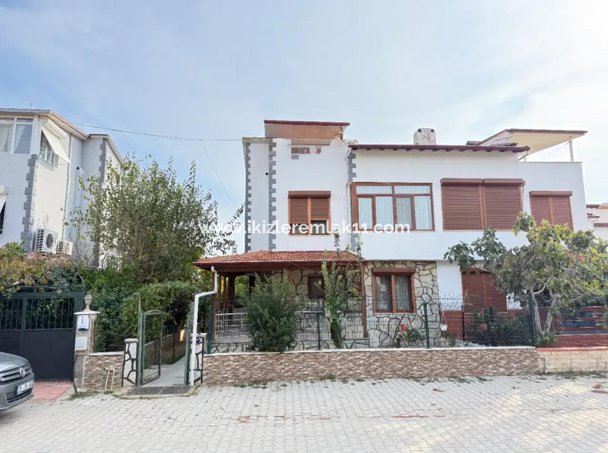 3 1 Villa Mit Großem Garten Zum Verkauf In Seferihisar Doğanbey Zentrum