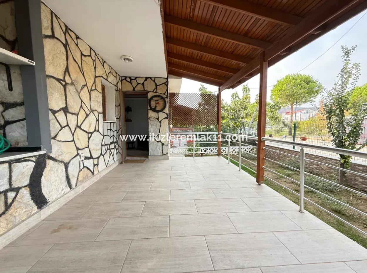 3 1 Villa Mit Großem Garten Zum Verkauf In Seferihisar Doğanbey Zentrum