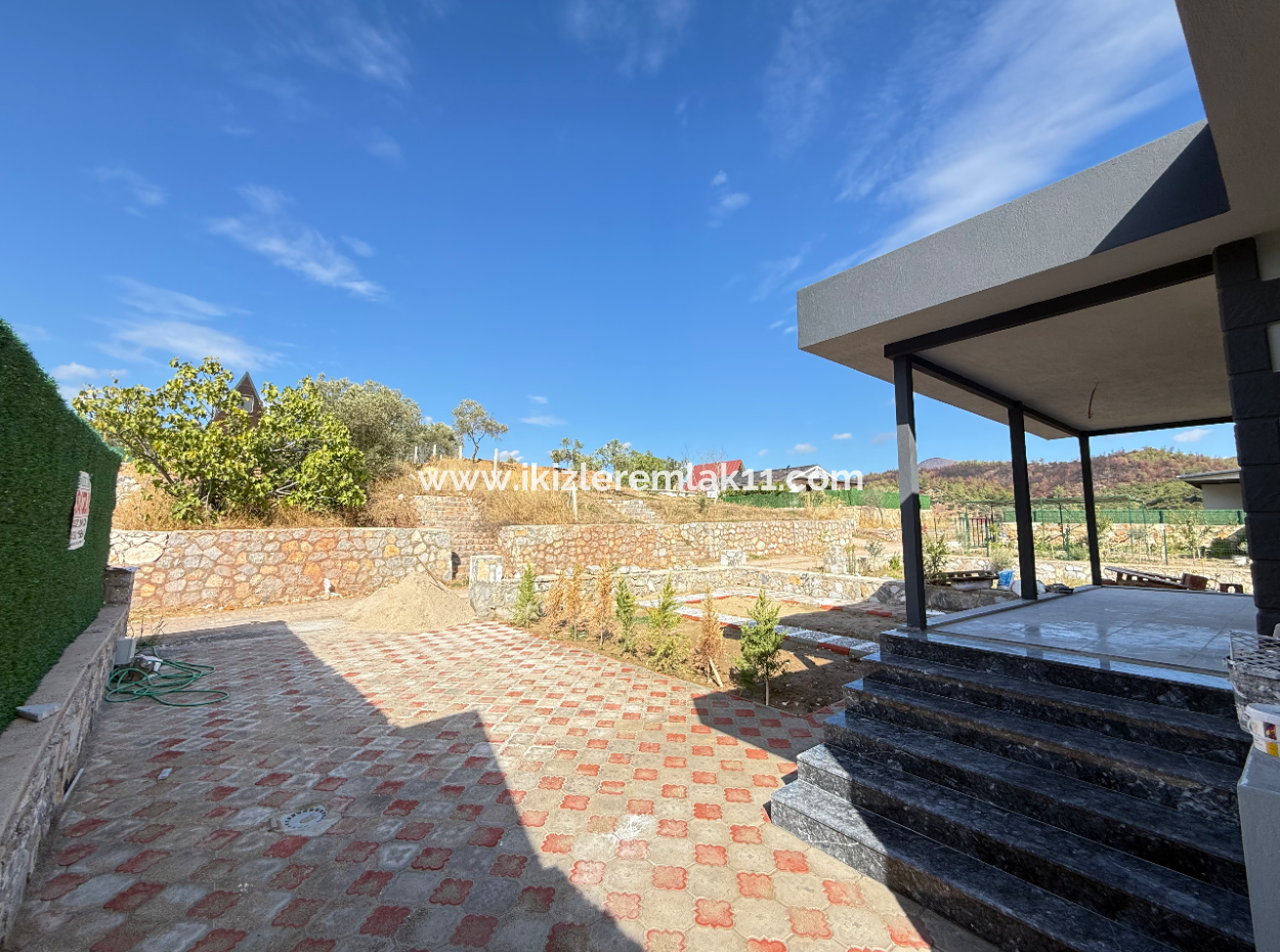 Freistehendes 2 1 Sommerhaus In Einem 300 M² Großen Garten Zu Verkaufen In Seferihisar Kavaklıdere