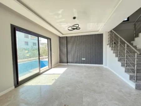 3 In 1 Villa Mit Null Pool Zum Verkauf Mit Großem Garten In Doganbey, Seferihisar