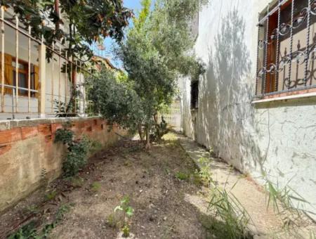 250 M Zum Meer In Ürkmez, Erschwinglicher Preis Zu Verkaufen 3 1 Wohnung Mit Garten