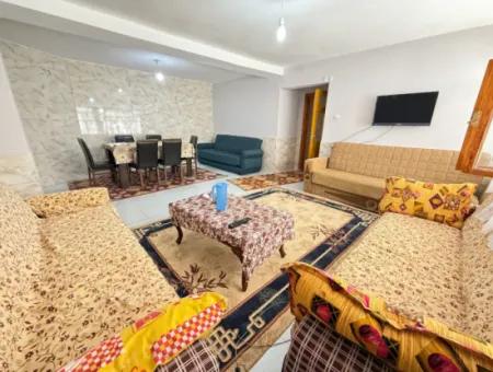 250 M Zum Meer In Ürkmez, Erschwinglicher Preis Zu Verkaufen 3 1 Wohnung Mit Garten