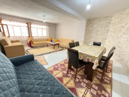 250 M Zum Meer In Ürkmez, Erschwinglicher Preis Zu Verkaufen 3 1 Wohnung Mit Garten