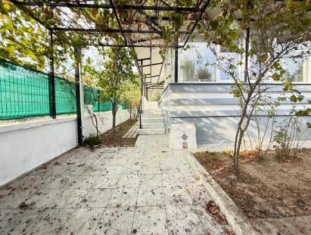 4 1 Villa Mit Großem Garten Zu Verkaufen In Seferihisar Doğanbey Zentrum