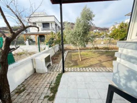 4 1 Villa Mit Großem Garten Zu Verkaufen In Seferihisar Doğanbey Zentrum