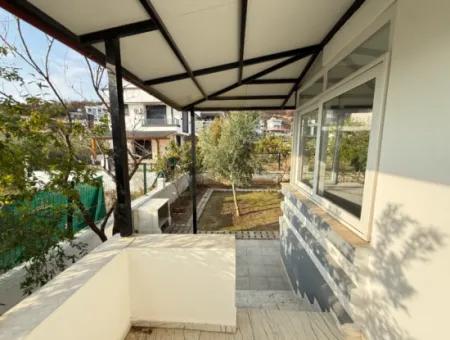 4 1 Villa Mit Großem Garten Zu Verkaufen In Seferihisar Doğanbey Zentrum