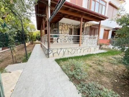 3 1 Villa Mit Großem Garten Zum Verkauf In Seferihisar Doğanbey Zentrum