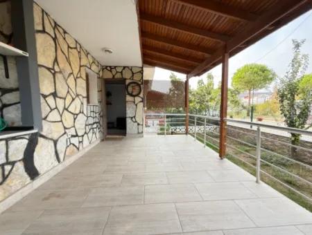3 1 Villa Mit Großem Garten Zum Verkauf In Seferihisar Doğanbey Zentrum