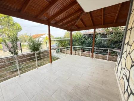 3 1 Villa Mit Großem Garten Zum Verkauf In Seferihisar Doğanbey Zentrum