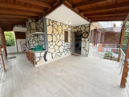 3 1 Villa Mit Großem Garten Zum Verkauf In Seferihisar Doğanbey Zentrum