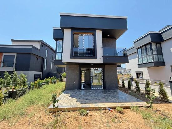 2 + 1 Villa Mit Freistehendem Garten Zum Verkauf In Seferihisar Doğanbey