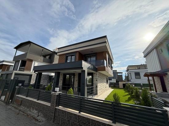 Brandneue, Freistehende Luxusvilla Mit Pool In Seferihisar Doğanbey Zu Verkaufen