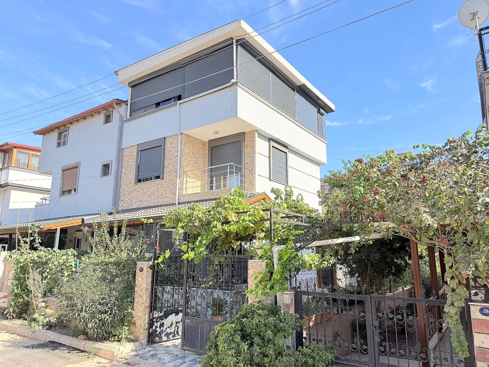 Ürkmez In Doğanbey Luxury-built, Spacious and Comfortable 3+1 Villa