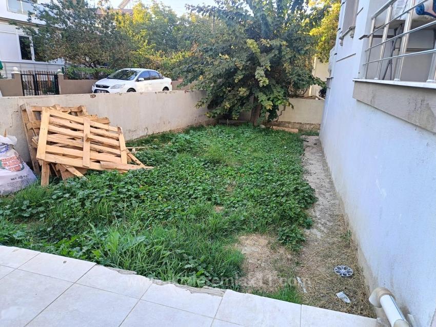 2+1 Mid-Floor Apartment For Sale In Seferihisar Ürkmez Center