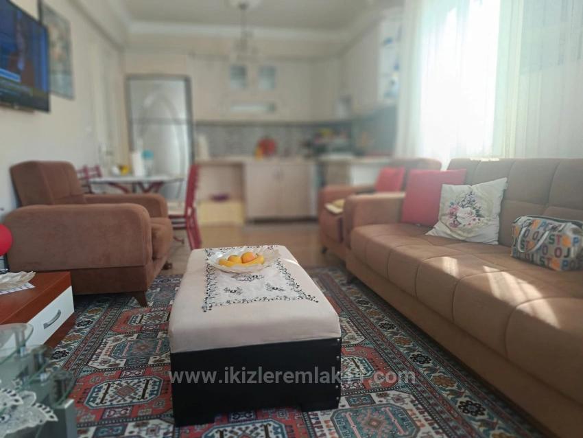 2+1 Mid-Floor Apartment For Sale In Seferihisar Ürkmez Center