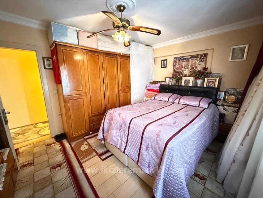 2+1 Apartment For Sale In Seferihisar Ürkmez Center, 80M2, 200M From The Sea.