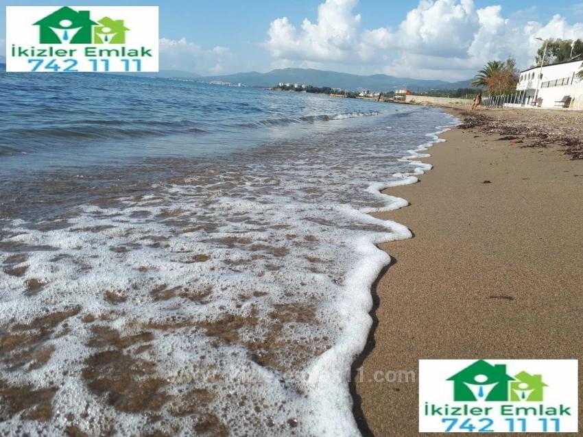 2+1 Apartment For Sale In Seferihisar Ürkmez Center, 80M2, 200M From The Sea.