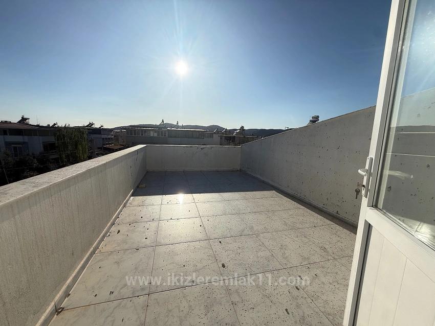 3+1 Villa With Garden For Sale Near The Sea In Doğanbey