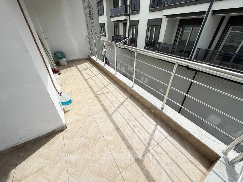 Spacious 2+1 Apartment For Sale On An Intermediate Floor In Ürkmez Center, Seferihisar