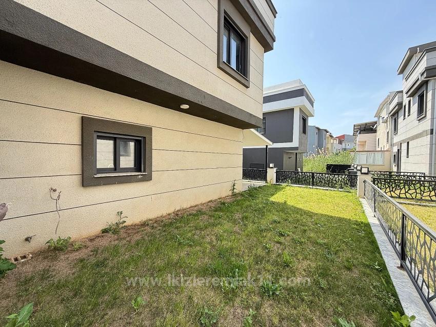 Garden Villa For Sale Near The Sea In Ürkmez Doğanbey, 2+1