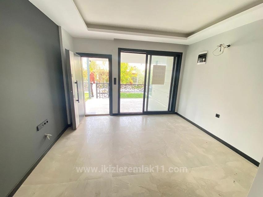 Garden Villa For Sale Near The Sea In Ürkmez Doğanbey, 2+1