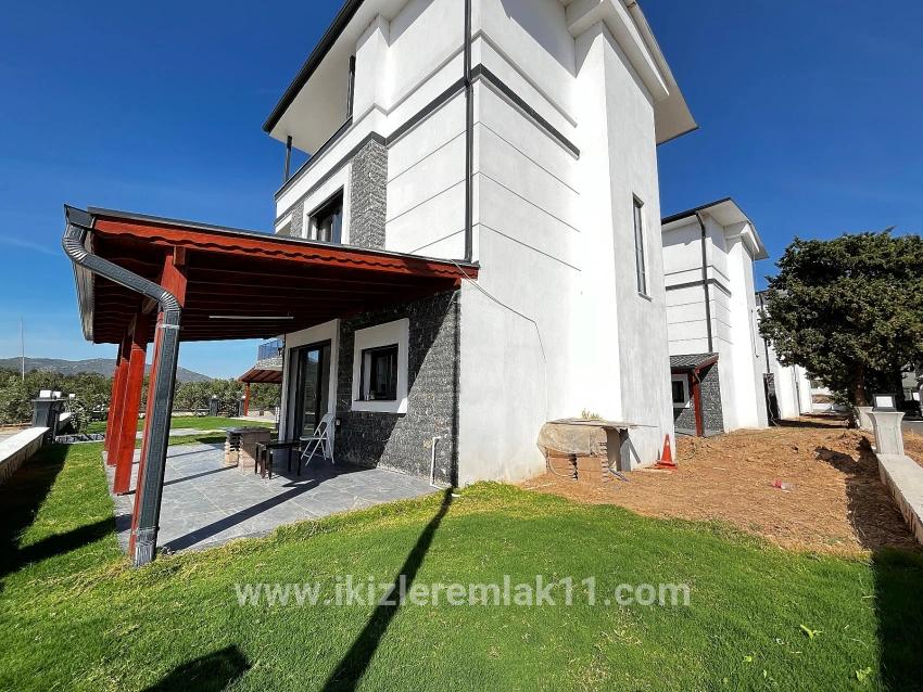 3+1 Bedroom Villa For sale in Cumhuriyet Nbh. Seferihisar Doğanbey - 180 m²