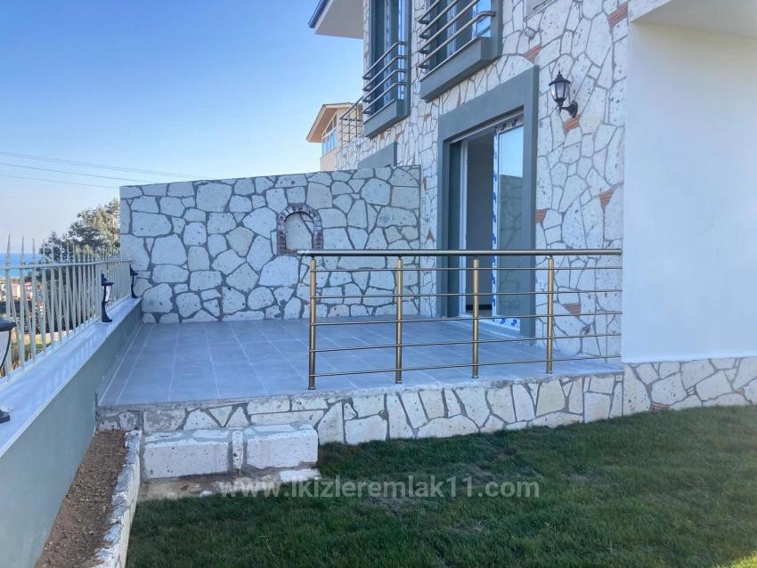 2+1 Villa With Sea View And Garden For Sale In Doğanbey, Seferihisar