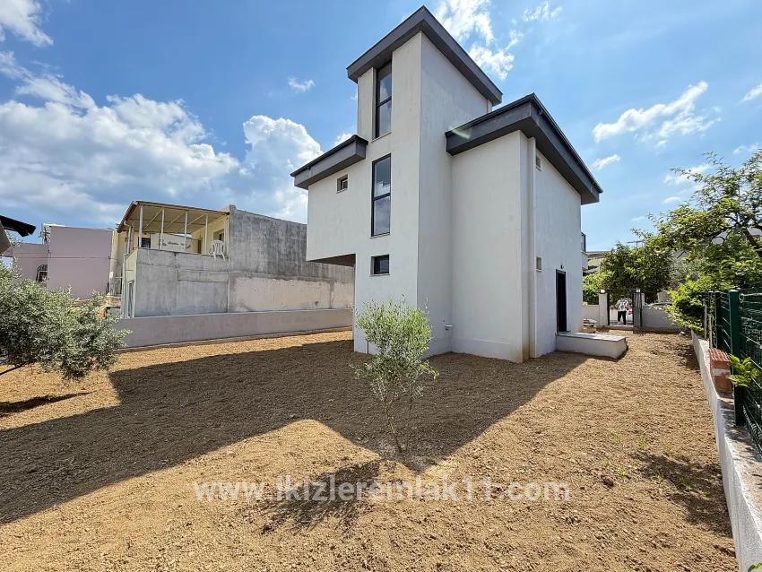 3+1 Bedroom Villa For sale in Atatürk Nbh. Seferihisar Doğanbey - 370 m²