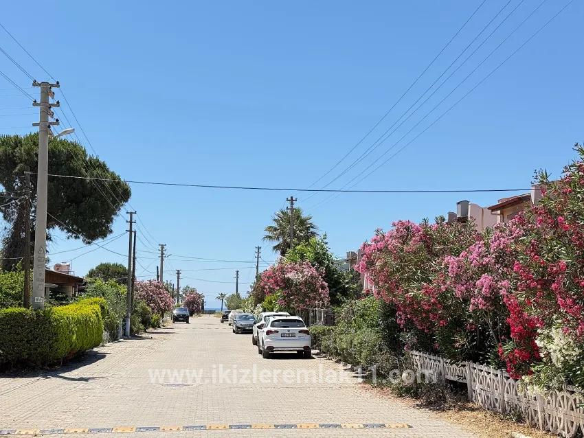 3+1 Bedroom Detached house For sale in Cumhuriyet Nbh. Seferihisar Doğanbey - 300 m²