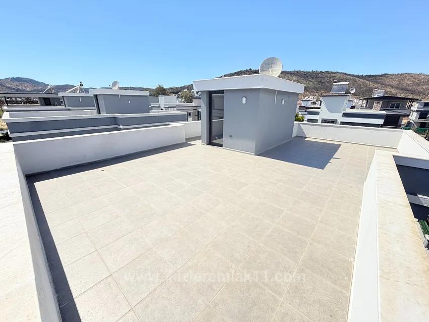 For Sale In Ürkmez Doğanbey Zero Single Detached Wide 3+1 Villa