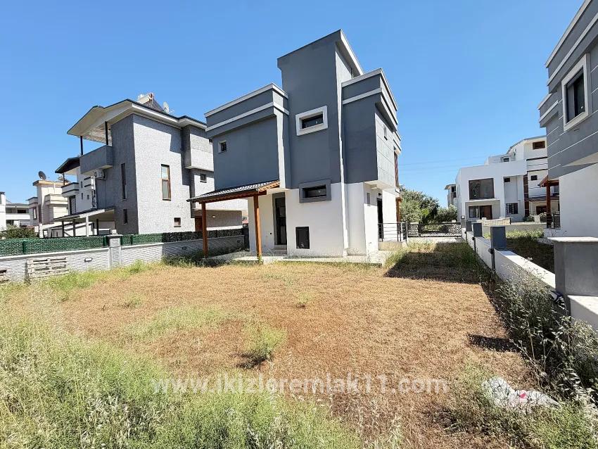 3+1 Bedroom Villa For sale in Cumhuriyet Nbh. Seferihisar Doğanbey - 300 m²