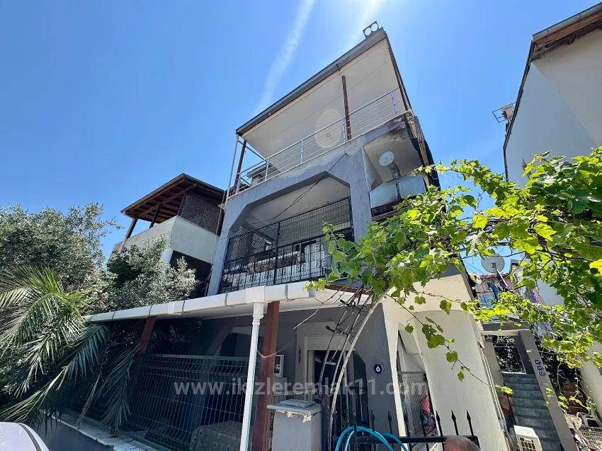 In Doğanbey, For Sale Intermediate Floor 2+1 On The Sea Side 70 Metre² Flat