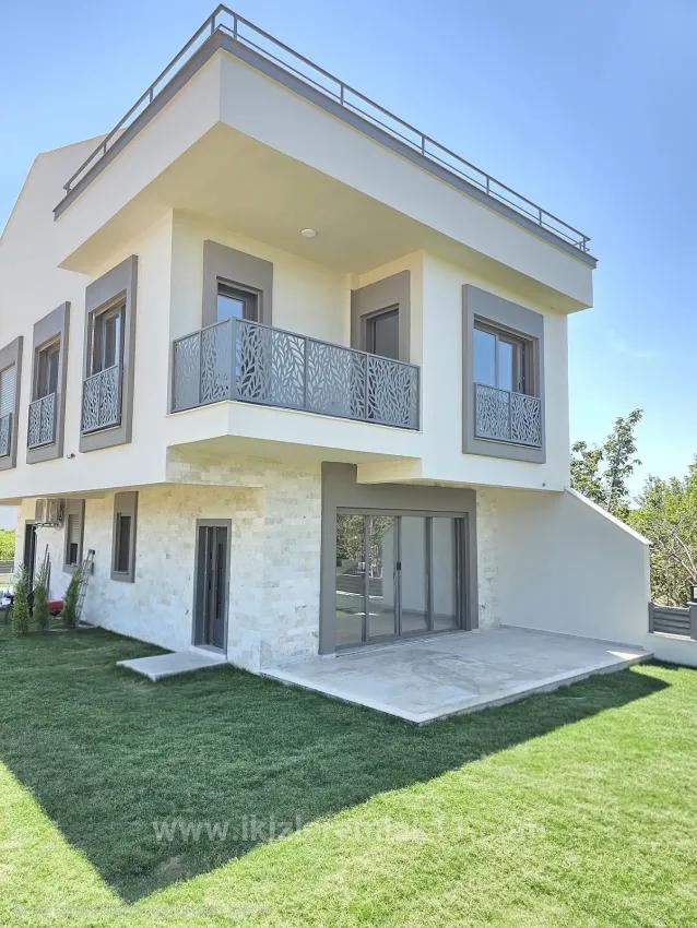 In Gümüldür İnönü Neighbourhood, 450 Metres To The Sea, Spacious Garden Zero 4+1!