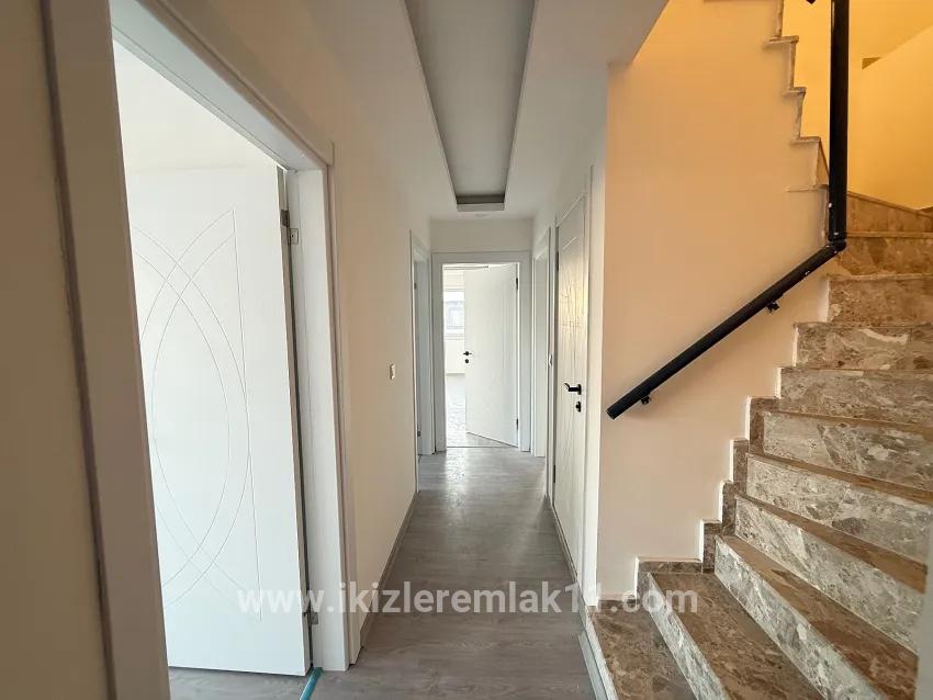 Seferihisar Ürkmez'de Zero 4+1 Duplex Lift Otoparklı To the sea 400 m