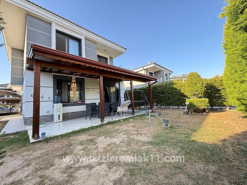 In Ürkmez Doğanbey, Detached House with Pool 3+1 Separate Kitchen Large Garden