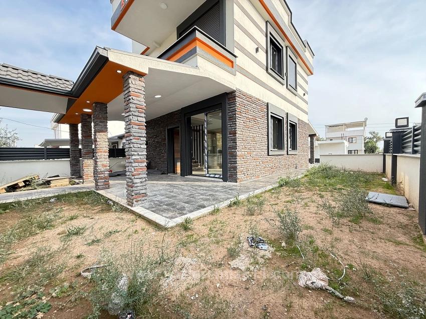 3+1 Detached Villa With Garden For Sale In Seferihisar Doğanbey Center