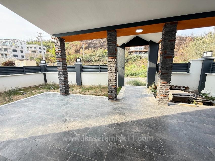 3+1 Detached Villa With Garden For Sale In Seferihisar Doğanbey Center