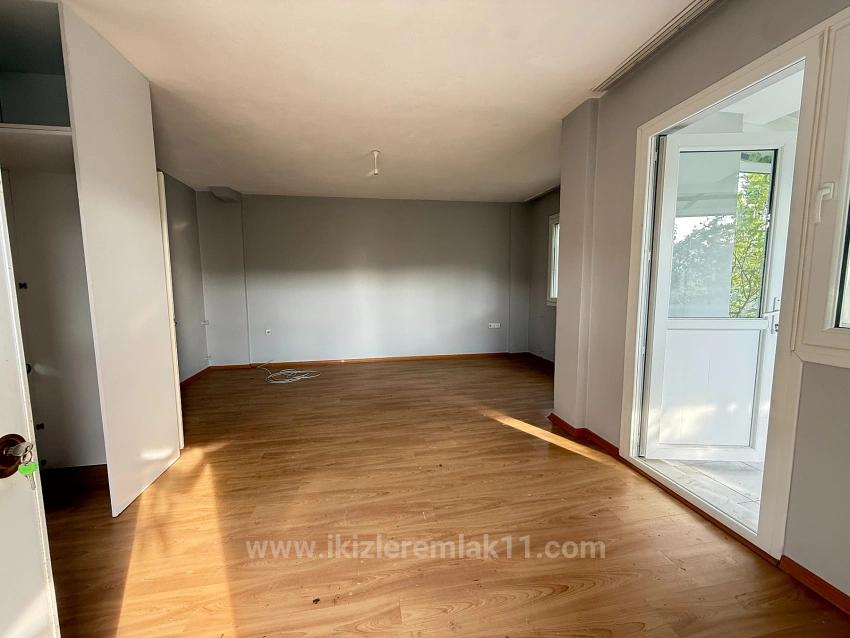 4+1 Villa With Large Garden For Sale In Seferihisar Doğanbey Center