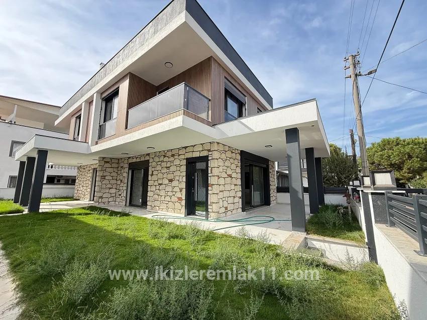 3+1 Bedroom Summerhouse For sale in Cumhuriyet Nbh. Seferihisar Doğanbey - 180 m²