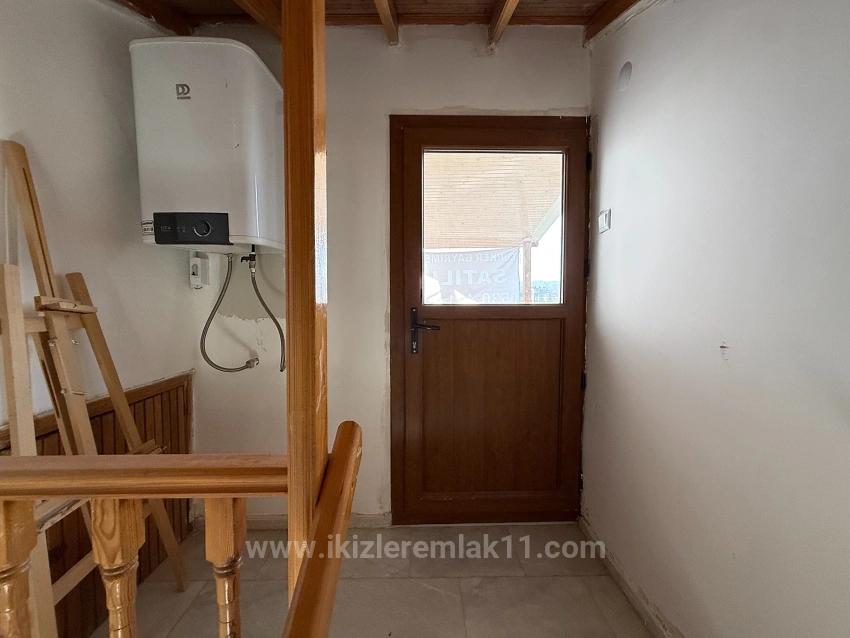 Urgent Sale 3+1 Villa With Large Garden In Seferihisar Doğanbey Center