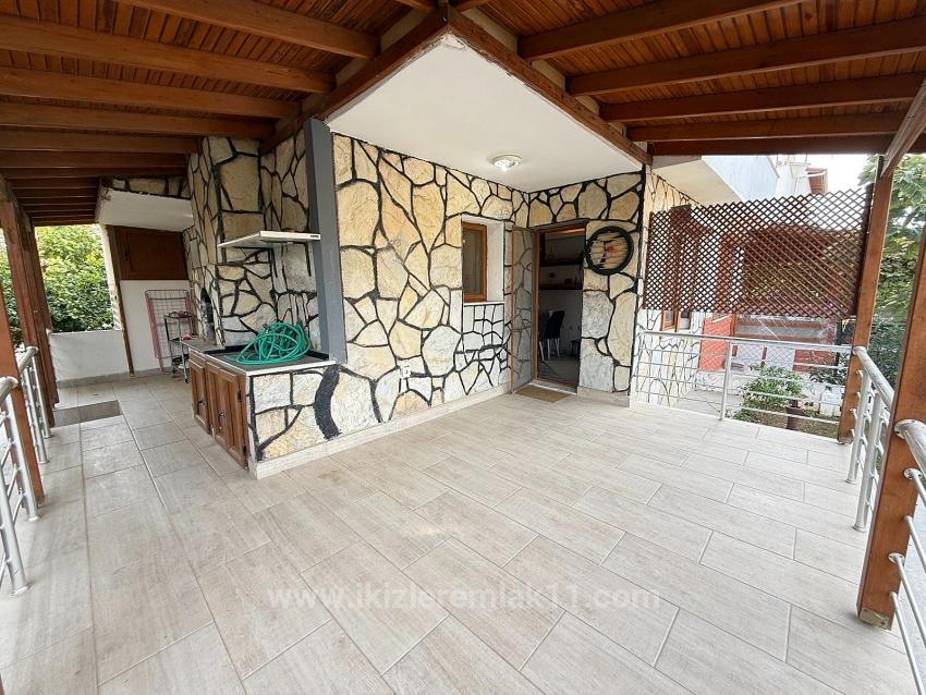 Urgent Sale 3+1 Villa With Large Garden In Seferihisar Doğanbey Center